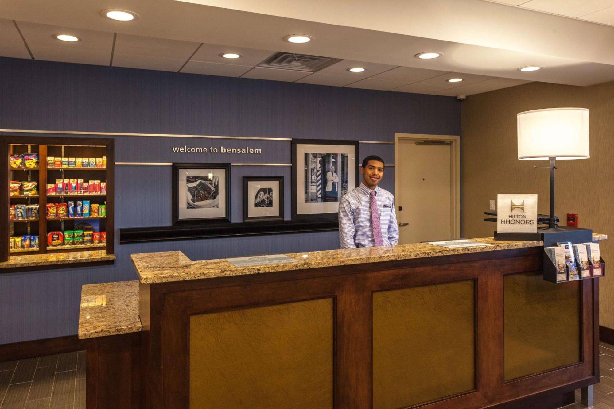 Hampton Inn&Suites Philadelphia/Bensalem Exterior foto